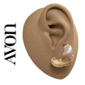 Avon Floating Leaf Clip On Earrings Gold Tone